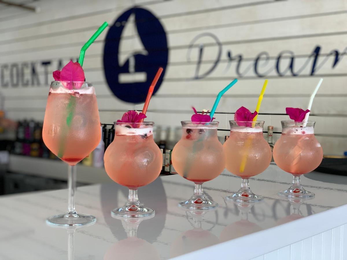 Cocktail & Dreams - Beach Hotel Sarandë Exterior foto